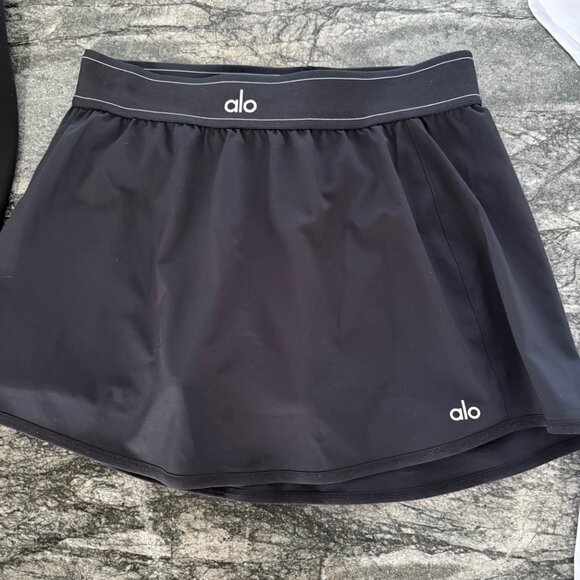 ALO YOGA MATCH POINT TENNIS SKIRT IN BLACK, SIZE MEDIUM WORN 3 TIMES - Picture 2 of 6